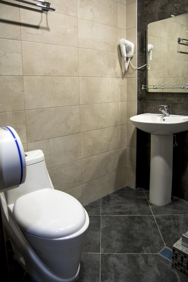 Hotel Absolut Batoumi Extérieur photo