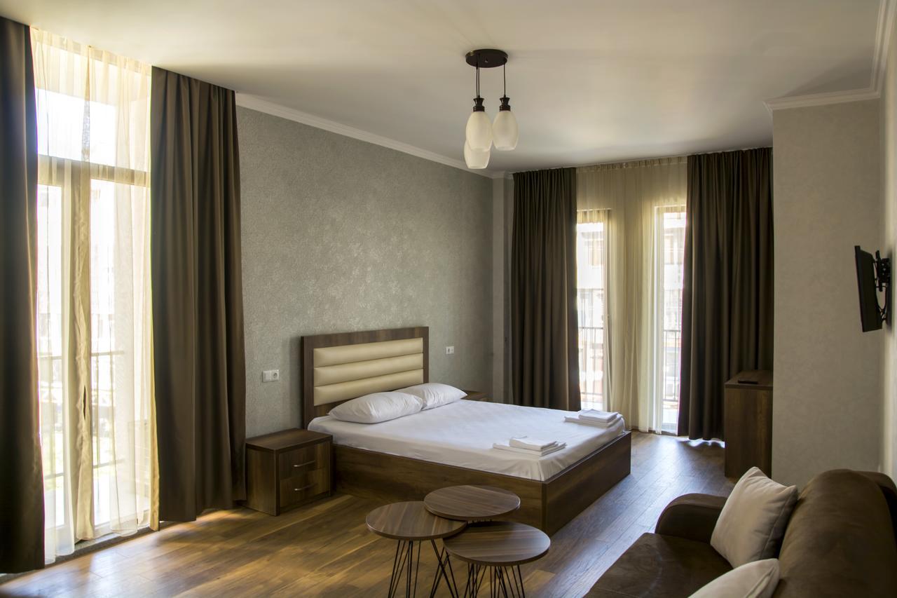 Hotel Absolut Batoumi Extérieur photo