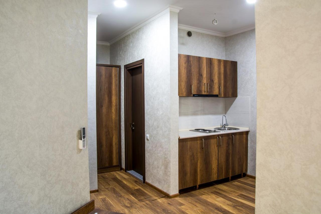 Hotel Absolut Batoumi Extérieur photo