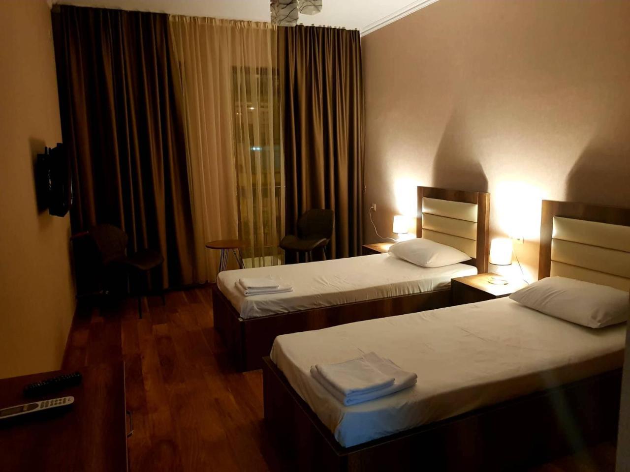 Hotel Absolut Batoumi Extérieur photo
