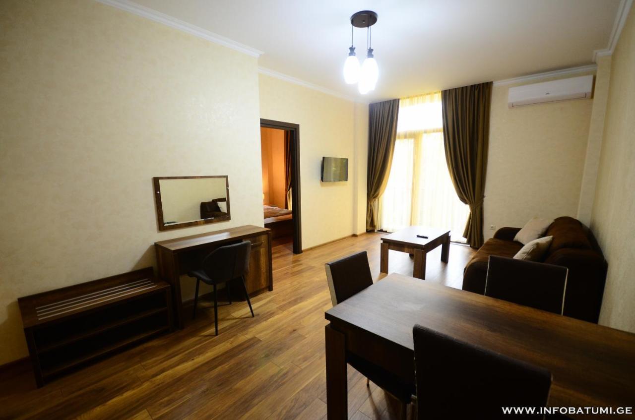 Hotel Absolut Batoumi Extérieur photo