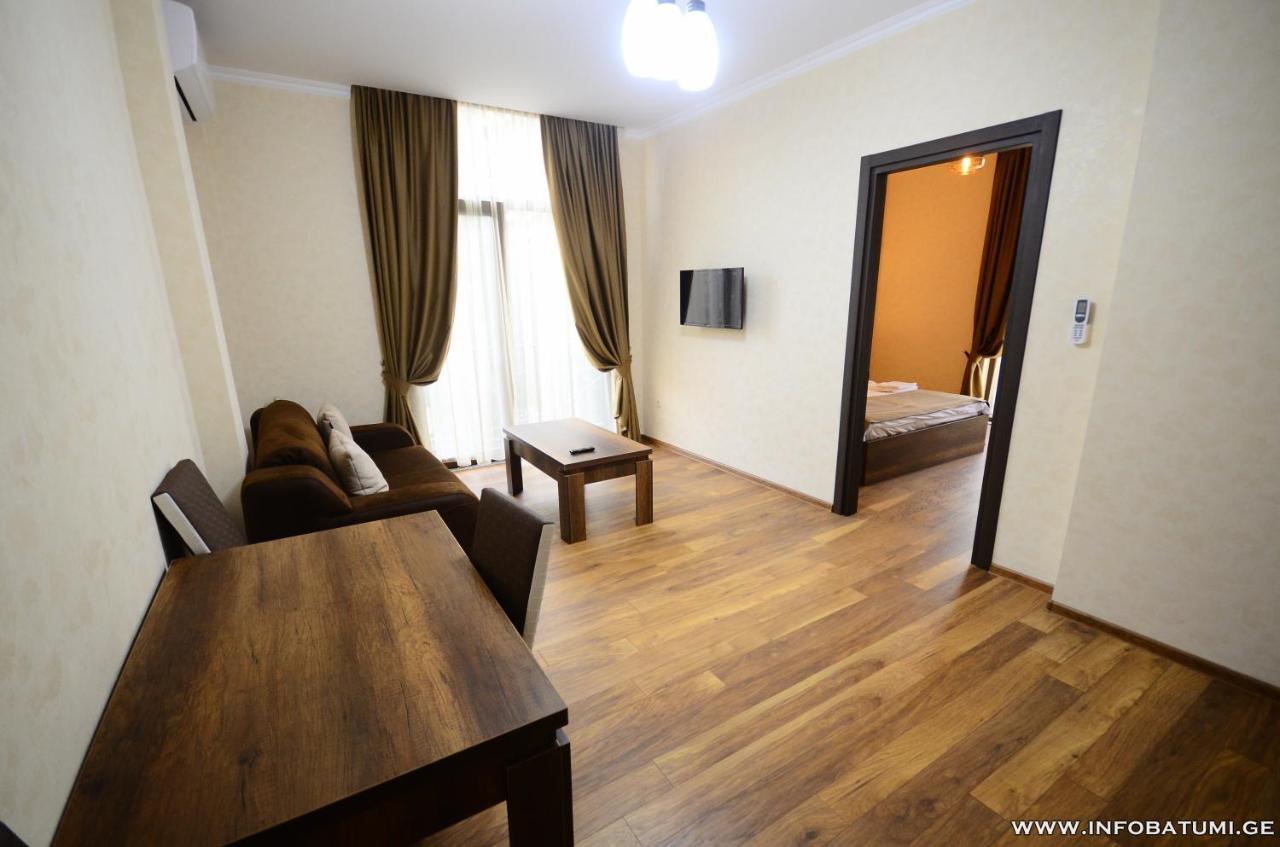 Hotel Absolut Batoumi Extérieur photo