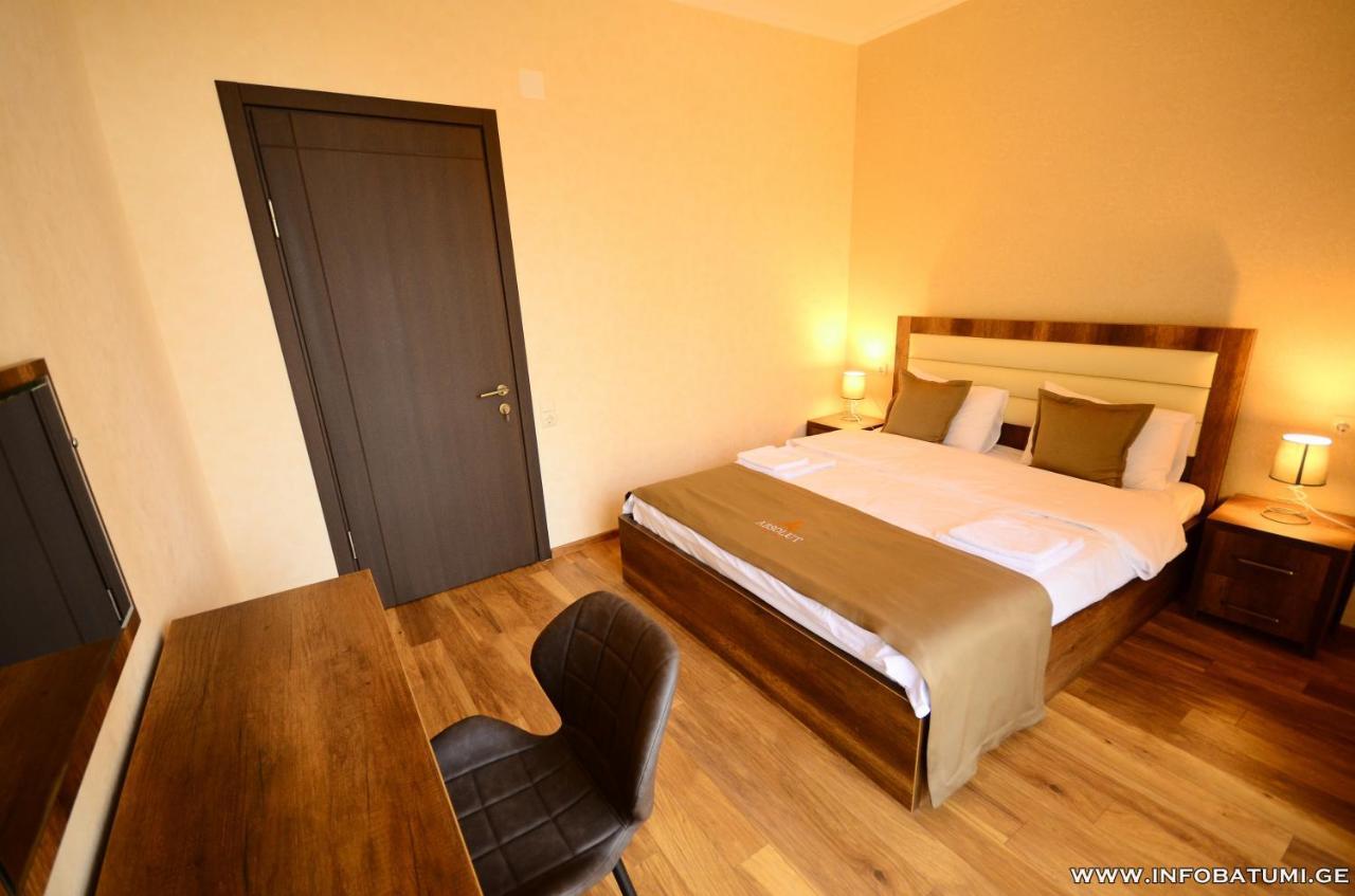 Hotel Absolut Batoumi Extérieur photo